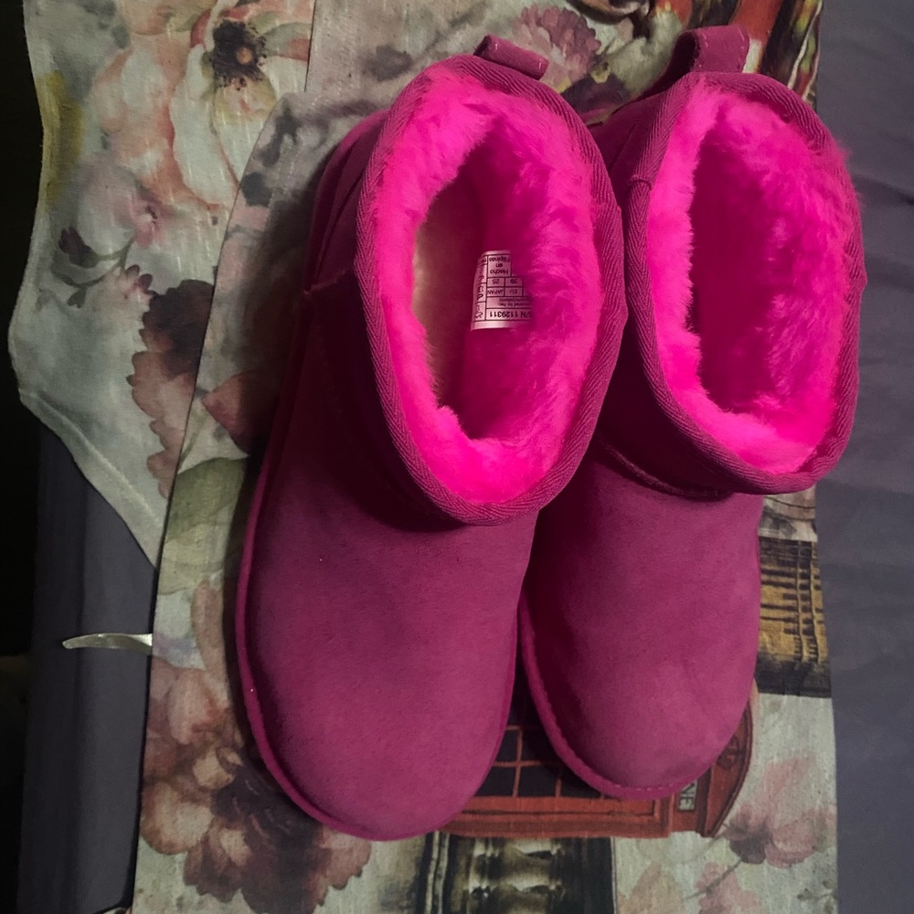 New pink uggs